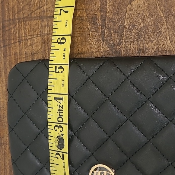 NWOT Badgley Mischka Black & Gold Quilted Wristlet Bag Purse Women's - Picture 7 of 7